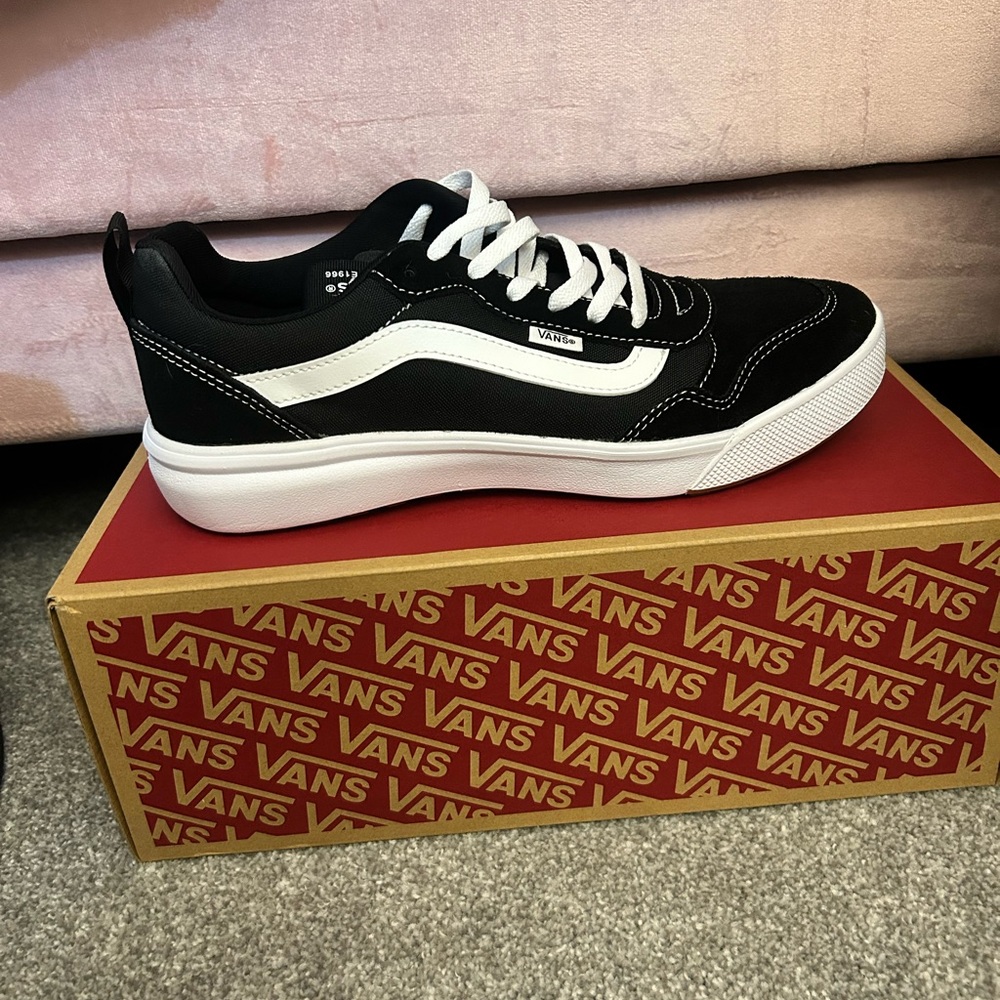 Vans Men's Classic Black and White Sneakers 10.5